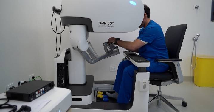 A siete kilómetros de distancia entre el médico y el paciente: así se realizó la primera telecirugía en Chile