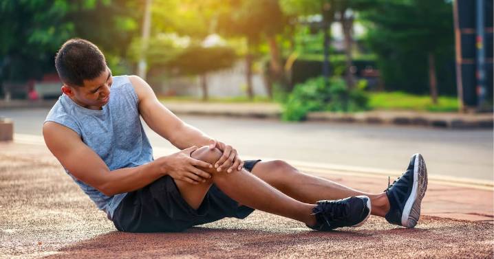Por qué aparecen los calambres en las piernas y cómo aliviarlos de forma segura, según especialistas