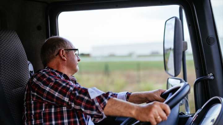 La Comunidad de Madrid da ayudas para sacarse el permiso de conducir de vehículos pesados: de esta manera puedes acceder al trámite
