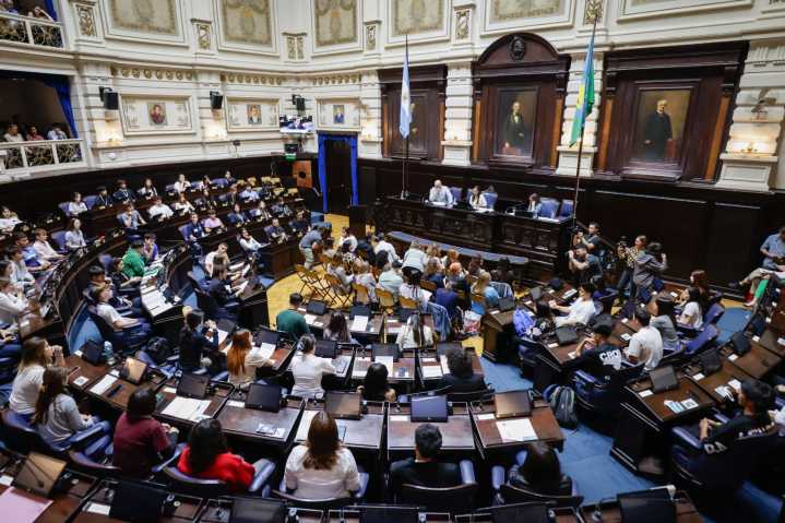 Thiago Giachino de la EES Nro 5 de Ayacucho nos representa en La Plata, en el Encuentro Provincial de Parlamento