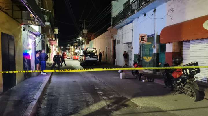 Atacan a balazos a un hombre en bar de Cuautla