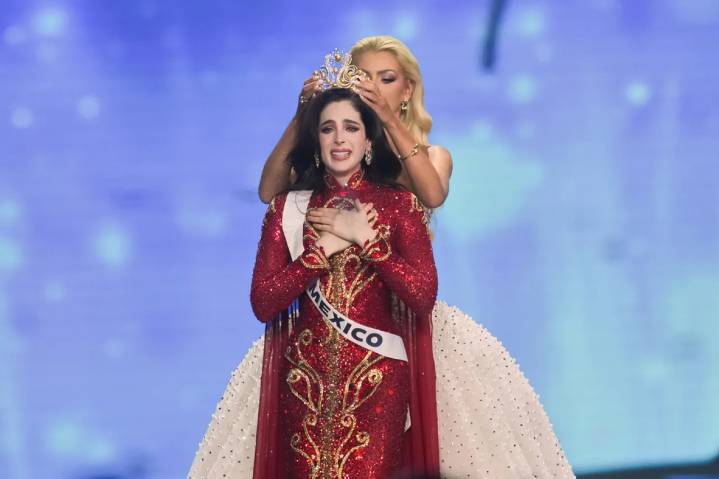 Claudia Sheinbaum celebra triunfo de Fátima Bosch en Miss Universo