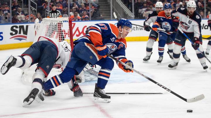 Roslovic caps Oilers’ late comeback with OT winner against Blue Jackets