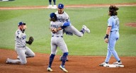 Dodgers sobreviven en Toronto y fuerzan el séptimo partido de Serie Mundial