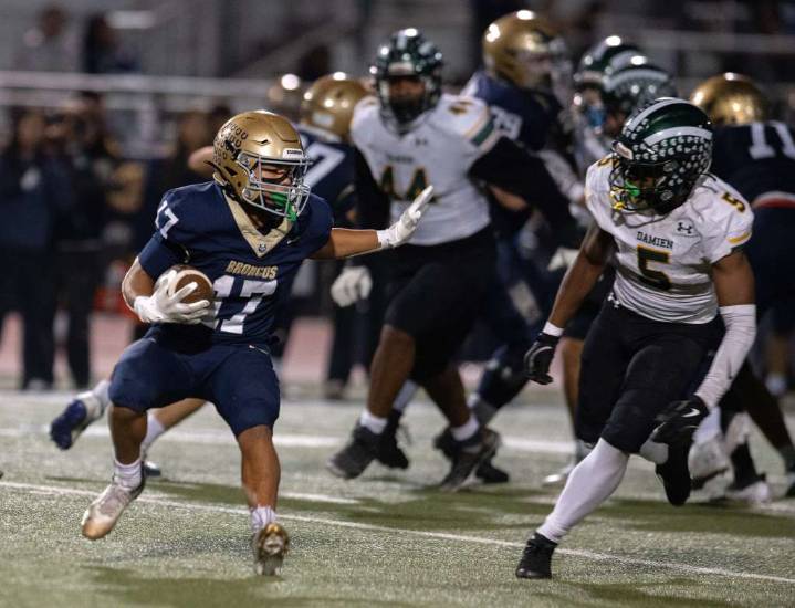 Vista Murrieta football team outlasts Damien in Division 2 playoff opener