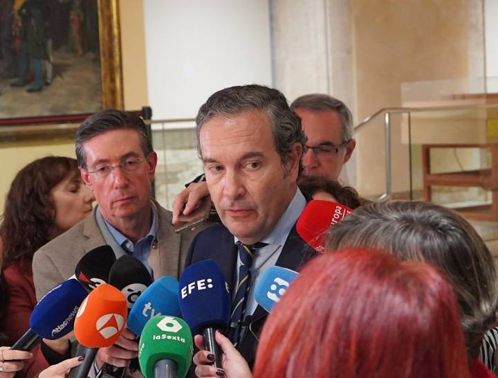 Pastor: “Mientras un presidente da la cara, el otro no quiere ni aparecer”