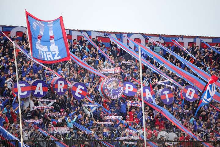 Hubo enfrentamientos con guardias: hinchas de la U protagonizan incidentes en Santa Laura antes del duelo ante Everton