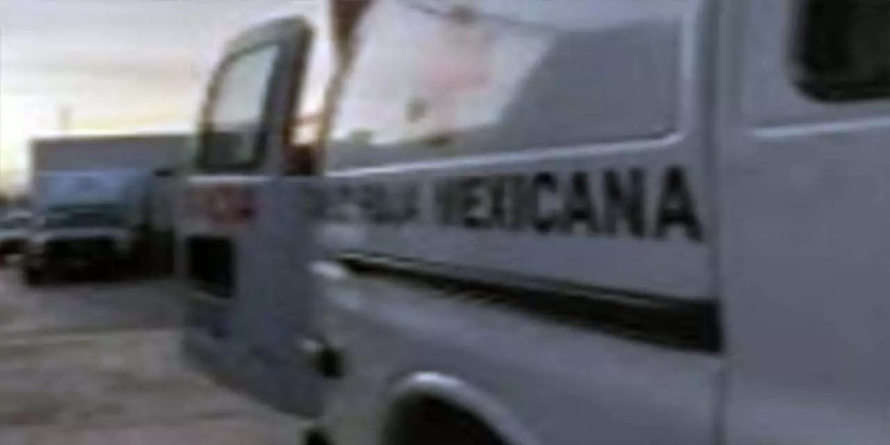 Accidente entre particular y taxi deja 3 heridos