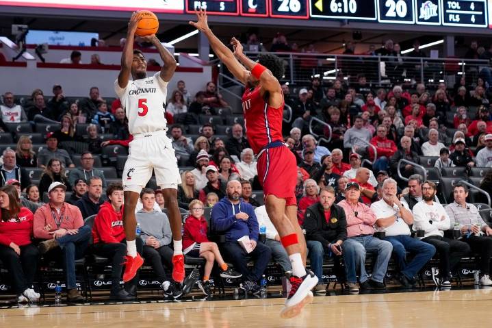 Deadspin | Minus Baba Miller, Cincinnati rolls to victory over NJIT