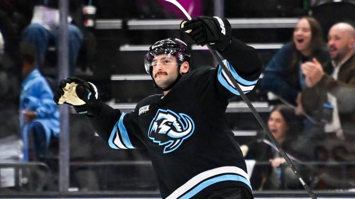 DeSimone breaks tie in 3rd, Mammoth defeat Rangers to snap 4