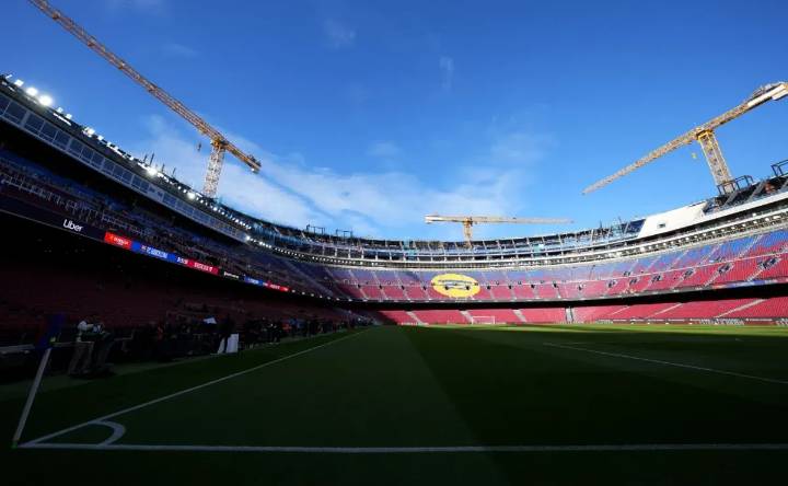 How many fans are currently allowed at Camp Nou and when will Barcelona’s stadium be completed?