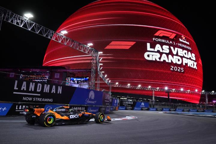 Lando Norris logra el mejor tiempo en unos caóticos ensayos del GP de Las Vegas
