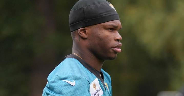 Jaguars placing two-way star Travis Hunter on injured reserve with a right knee injury