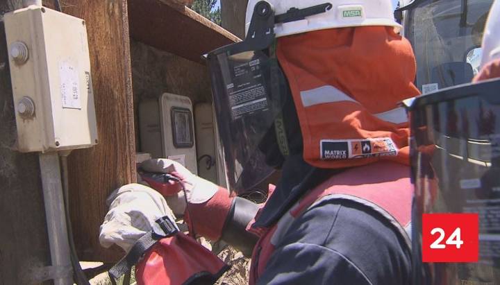 Dueño es un futbolista, hijo de exseleccionado: centro de eventos lleva al menos 4 años "colgado" de la luz en Valparaíso