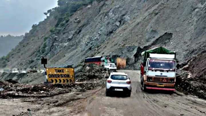 Kalka–Shimla National Highway: Issue notices to contractors for not rectifying black spots till Nov 30, NHAI officials told