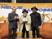 Premian a Juan Domingo Argüelles con la Medalla Wikáarame como Reconocimiento al Mérito Poético