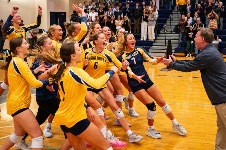 Grand Haven volleyball brings A-game to sink Mona Shores in D1 district finals