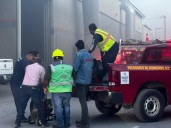 Evacuan a 400 trabajadores tras incendio en planta de Ferropuerto