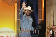 Who is headlining the NFL's halftime shows on Thanksgiving?