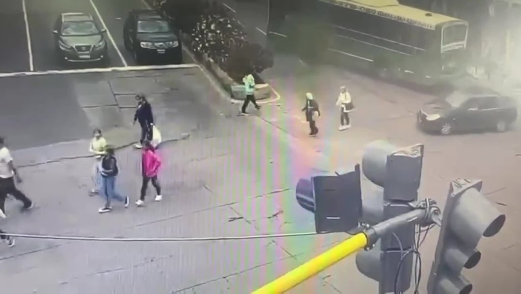 Confirmaron que el conductor que perdió el control del auto atropelló a tres jubiladas en Lanús manejaba en ojotas