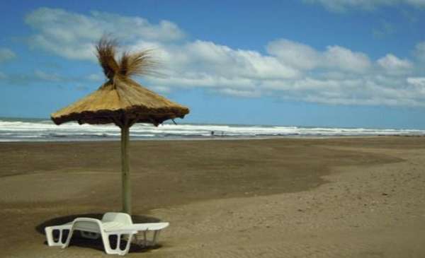 Tiene 70 habitantes y es un paraíso: el destino poco conocido con 23 kilómetros de playa