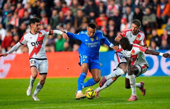 Batalla y el atrevimiento el Rayo frenan al líder