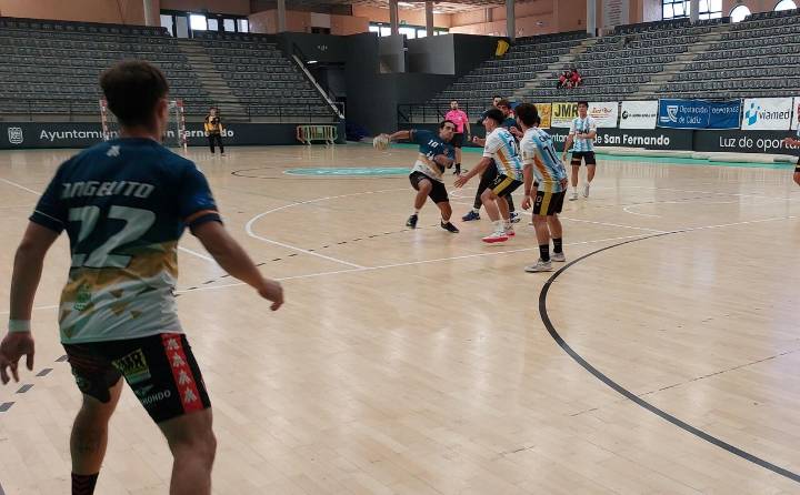 El Viamed Bm San Fernando gana al Utrera y recupera el liderato en Segunda Nacional