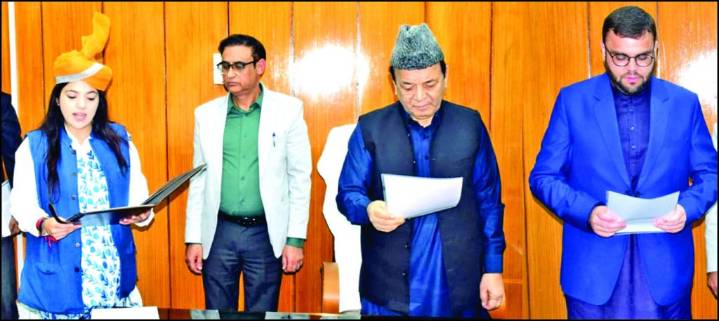 Speaker administers oath to newly elected MLAs