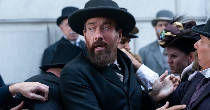 ‘Death by Lightning’: Netflix Presidential Assassination Show Is Eerily Timely