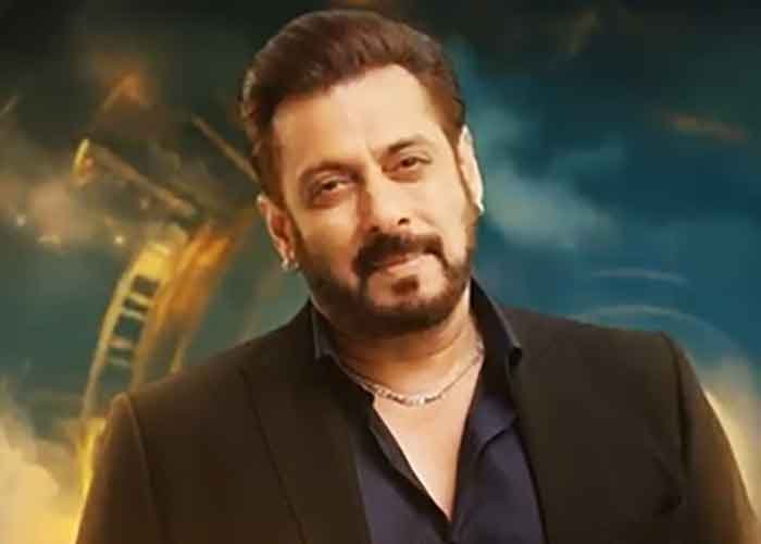 Salman Khan performs the ‘Jhoom Sharaabi’ hook step with Ajay Devgn during ‘Bigg Boss 19’