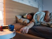 Alarma por el uso prolongado de la melatonina para el insomnio: un estudio de 130 mil casos advierte sobre efectos negativos en el corazón