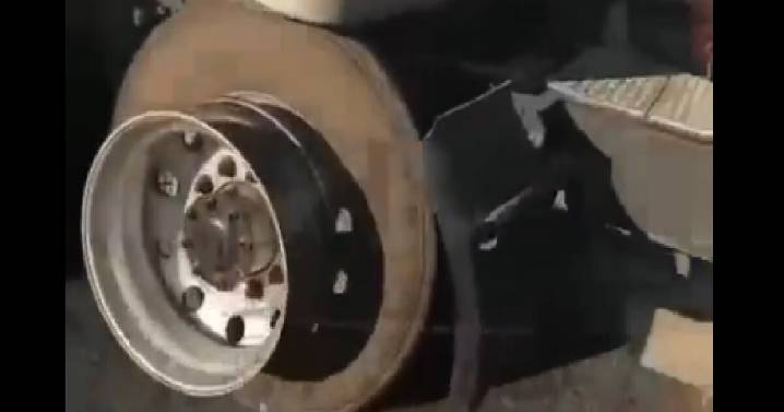 En pleno bloqueo carretero, transportistas que piden seguridad son amagados para robarles las llantas (VIDEO)