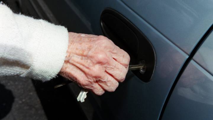 How to anonymously report dangerous elderly drivers in Florida