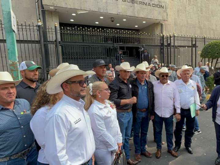 Inicia diálogo de transportistas y productores con Gobernación