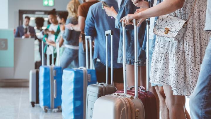 El cierre parcial del gobierno continúa provocando cancelaciones masivas en aeropuertos de Estados Unidos