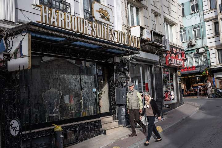 Pesticida en el hotel: una familia alemana, con niños de tres y seis años, muere envenenada en Estambul