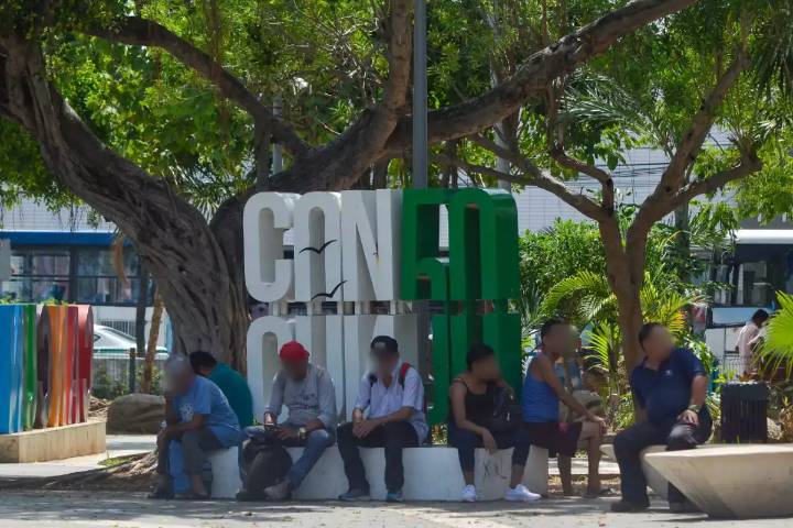 Al día, 15 migrantes de 18 países llegan a Cancún; revela Cisvac