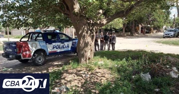Balacera a la salida de un colegio en el interior de Córdoba: un muerto y una mujer herida