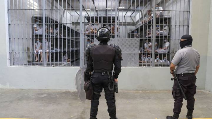 40 venezolanos denuncian que sufrieron tortura mientras estuvieron detenidos en la megaprisión de El Salvador, según HRW