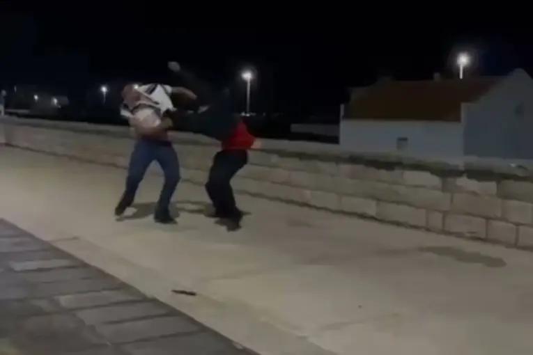 Un joven murió apuñalado tras una pelea callejera filmada por sus amigos