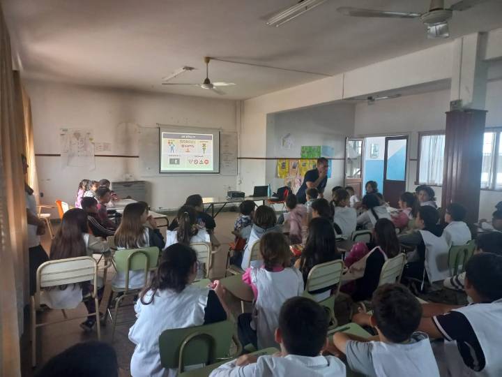 Más de 1100 estudiantes participaron de las charlas de seguridad vial durante el 2025