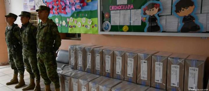 Ecuador lleva a cabo referéndum sobre reforma constitucional