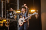 ‘Let’s Just Put a Kibosh on This’: Linda Perry and Nicki Minaj Nearly Recorded Their Own Version of the Viral Mash