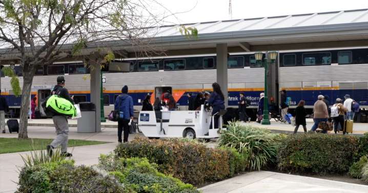 Amtrak reminds holiday travelers plane and car isn't the only way to visit family