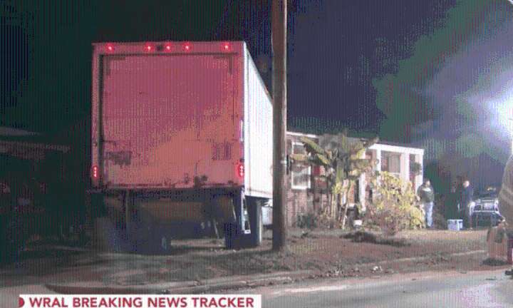 Borracho chocó contra una casa, huyo pero fue capturado en Raleigh