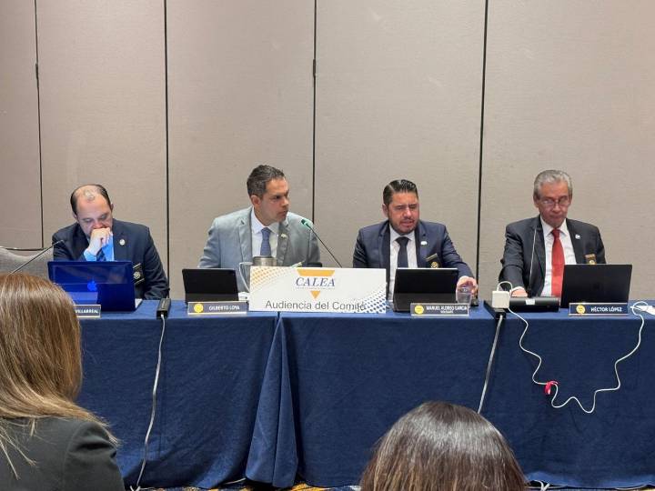 Participa Gilberto Loya en comité de revisión de CALEA en Estados Unidos