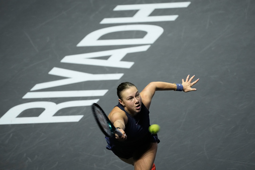 Anisimova vence a Swiatek y se une a Rybakina en semifinales de las Finales WTA