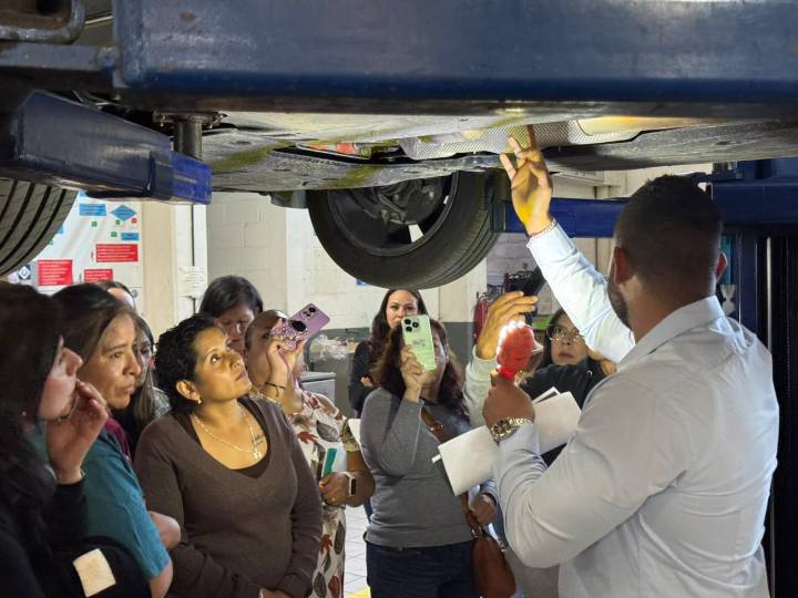 Participan 200 zacatecanas en curso Mecánica Básica para Mujeres