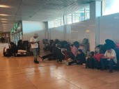 Pasajeros afectados por la cancelación de los vuelos a Venezuela siguen varados en Barajas cuatro días después