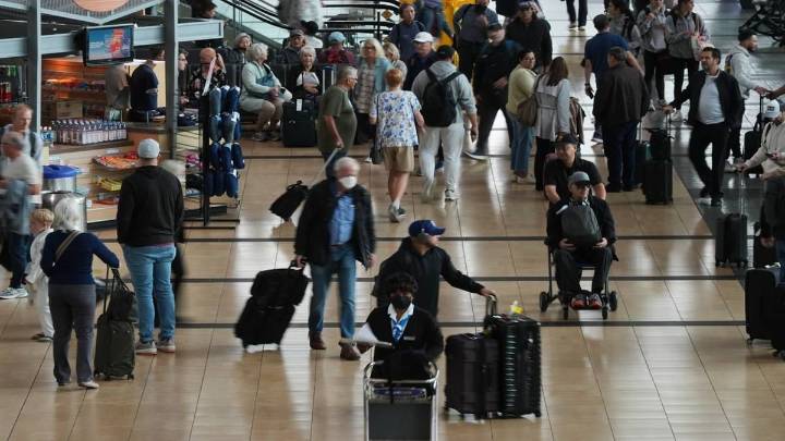 US Airlines Cancel Over 1300 Flights As Shutdown Disrupts Air Travel World News